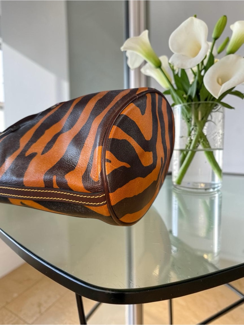 🎉🎉HOST PICK🎉🎉 RARE Dooney and Bourke Bengal tiger print North/South Bucket EUC - Picture 9 of 12